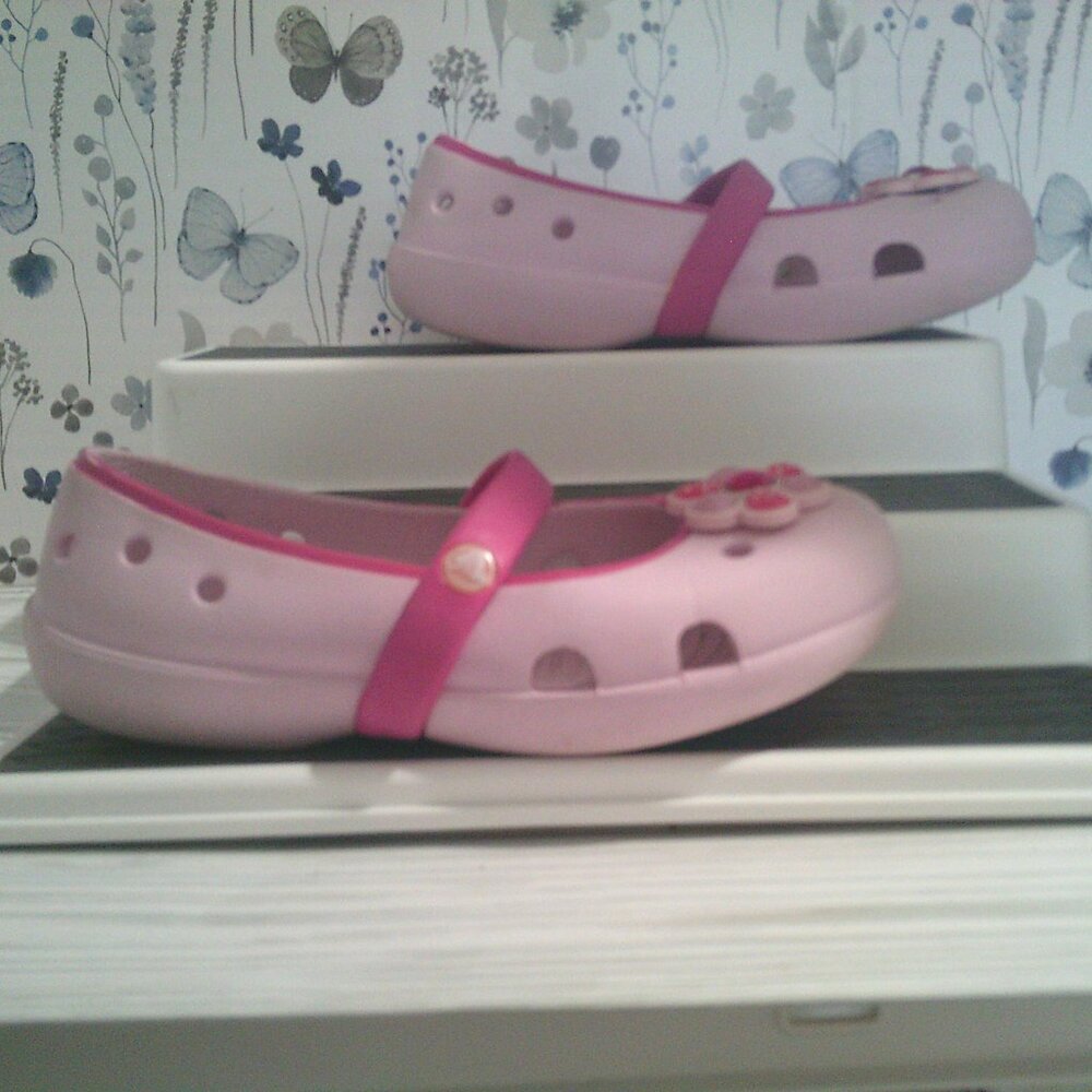 Crocs Girls Keele Flat Carnation/ Flat Magenta Size 11